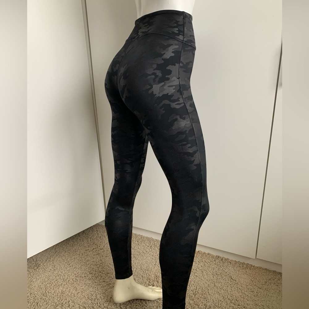 Spanx high waisted size small black camouflage compression leggings